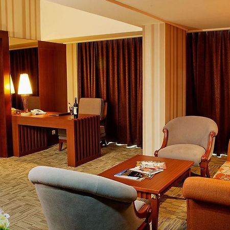 Treva International Hotel Jakarta Kültér fotó