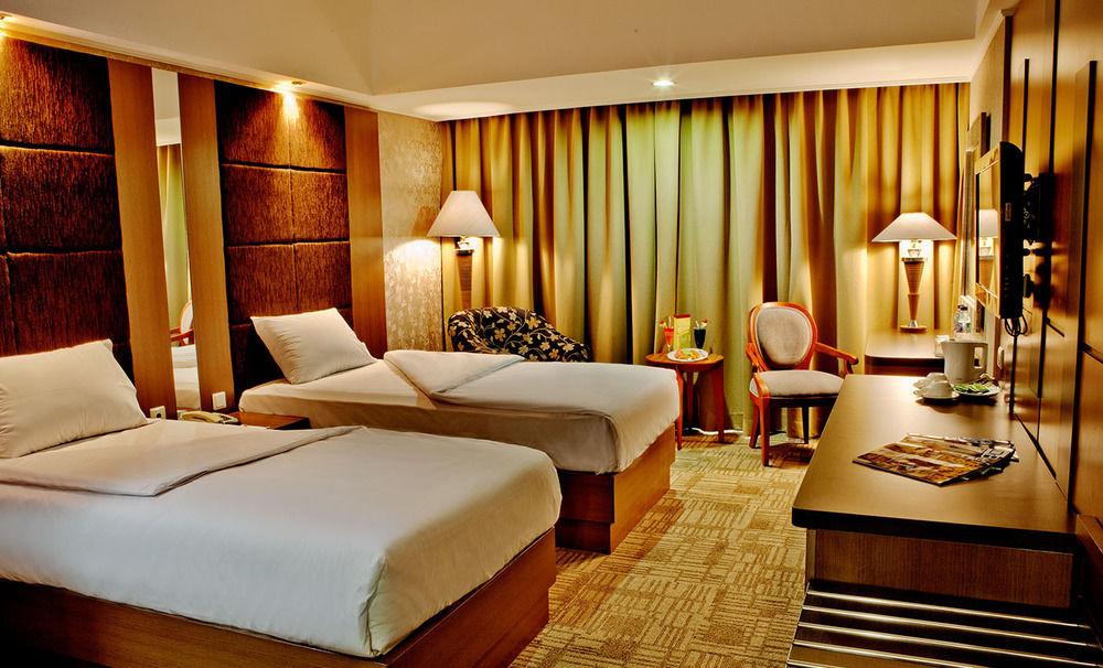 Treva International Hotel Jakarta Kültér fotó