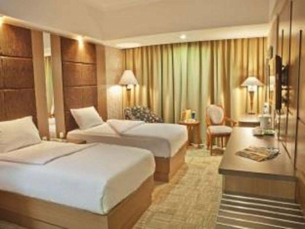 Treva International Hotel Jakarta Kültér fotó